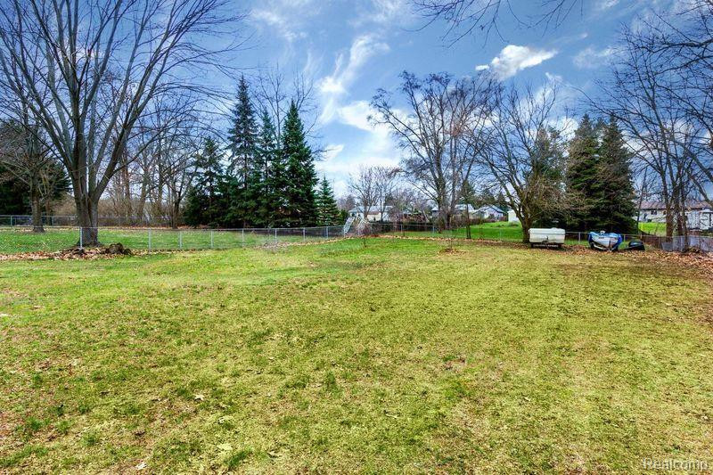 7670 SMILEY Avenue, Shelby Twp, MI 48316 — Photo 27