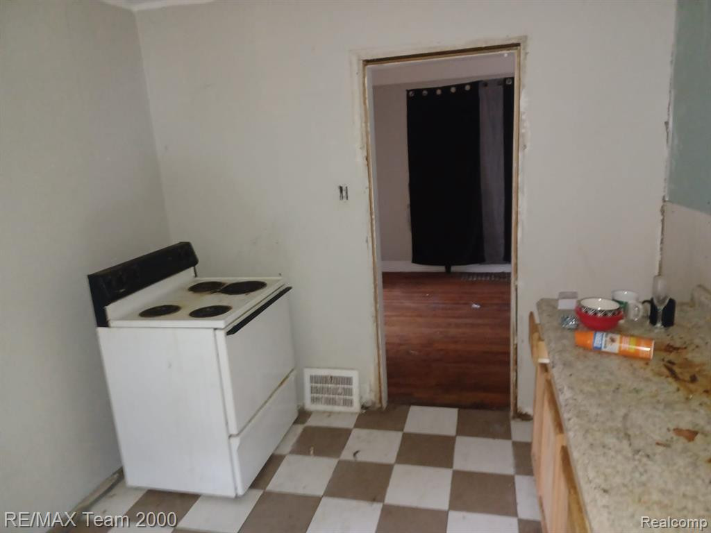 4394 SOMERSET Avenue, Detroit, MI 48224 — Photo 11
