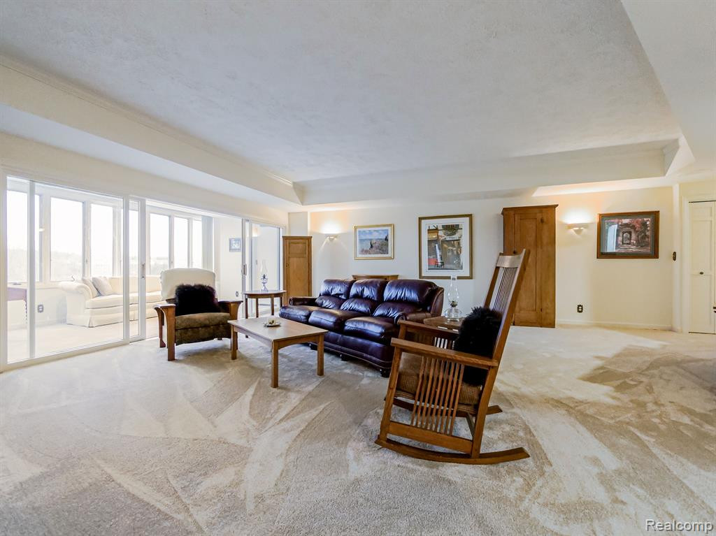 43100 12 OAKS CRESCENT Drive, 4022, Novi, MI 48377 — Photo 4