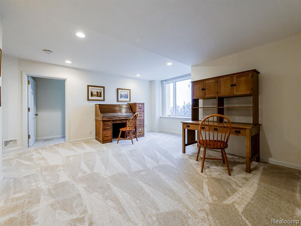 43100 12 OAKS CRESCENT Drive, 4022, Novi, MI 48377 — Photo 8