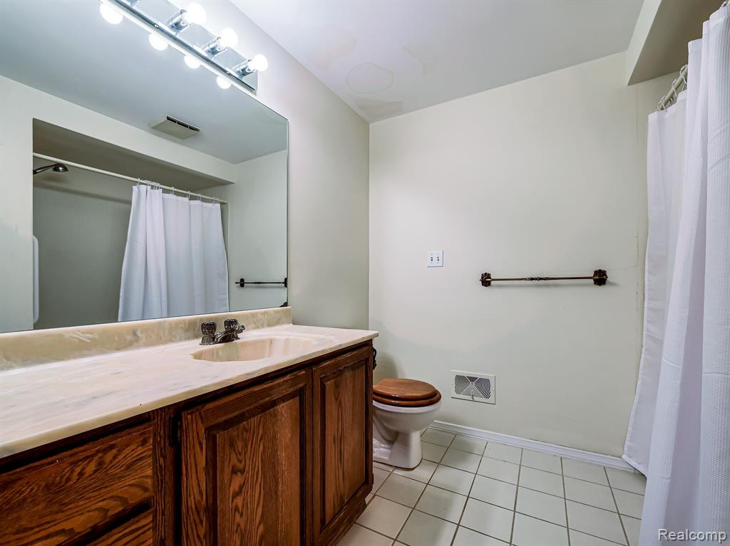 43100 12 OAKS CRESCENT Drive, 4022, Novi, MI 48377 — Photo 16