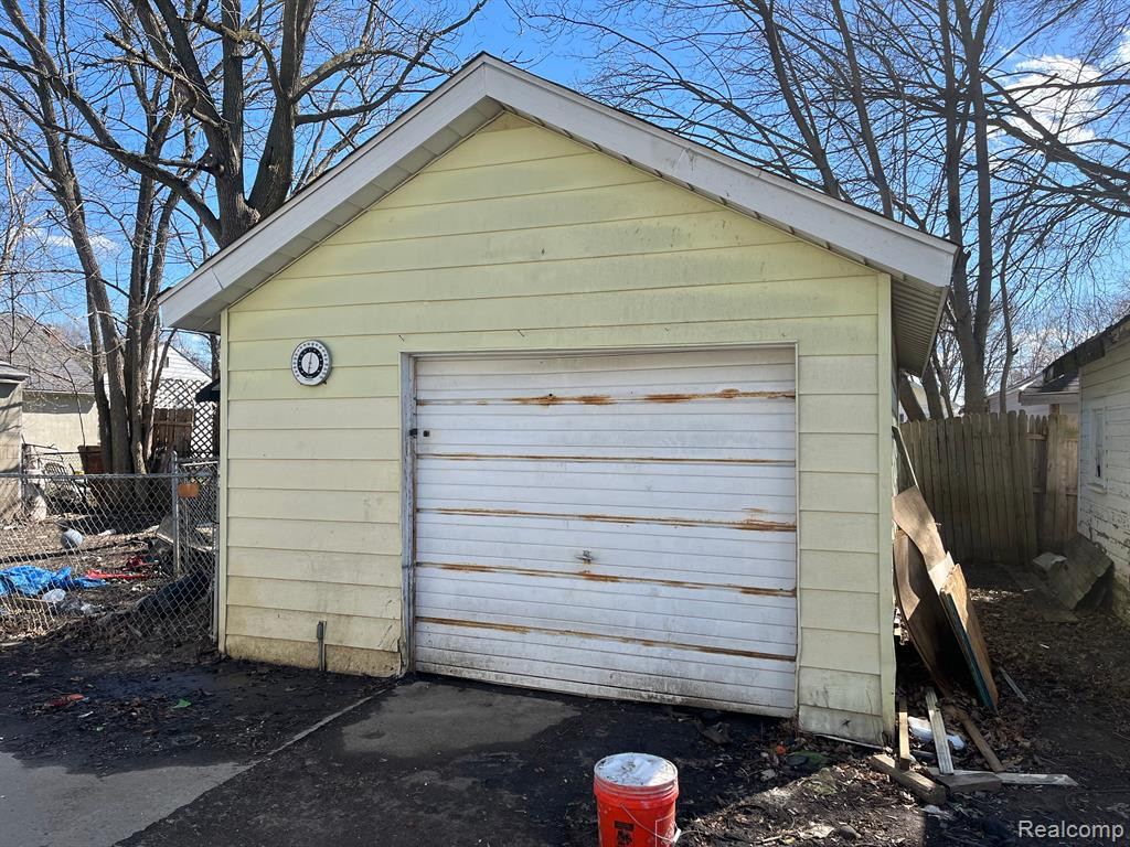 925 Barrie Avenue, Flint, MI 48507 — Photo 3