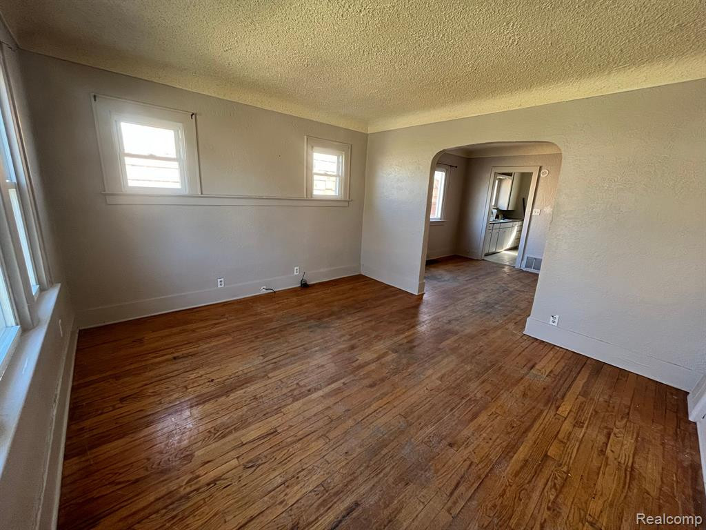 925 Barrie Avenue, Flint, MI 48507 — Photo 4