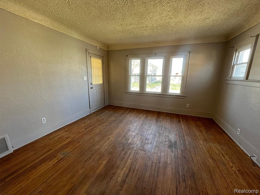 925 Barrie Avenue, Flint, MI 48507 — Photo 5