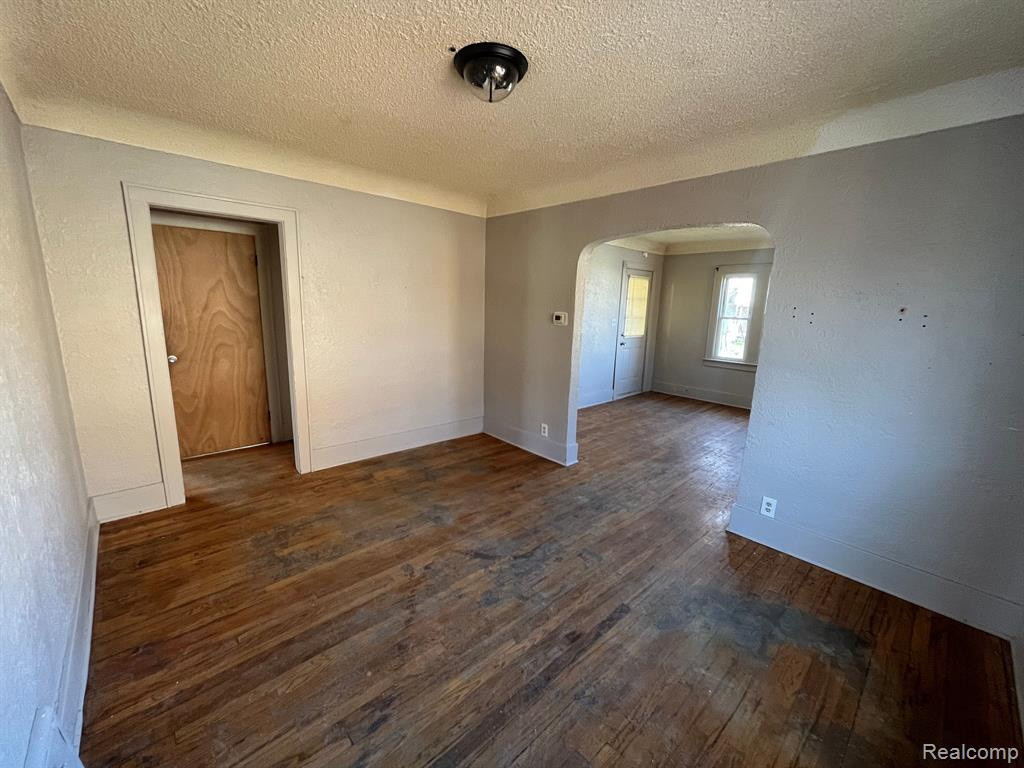925 Barrie Avenue, Flint, MI 48507 — Photo 6