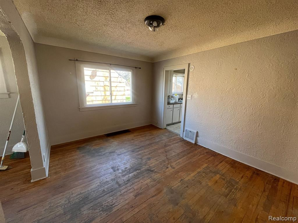 925 Barrie Avenue, Flint, MI 48507 — Photo 7