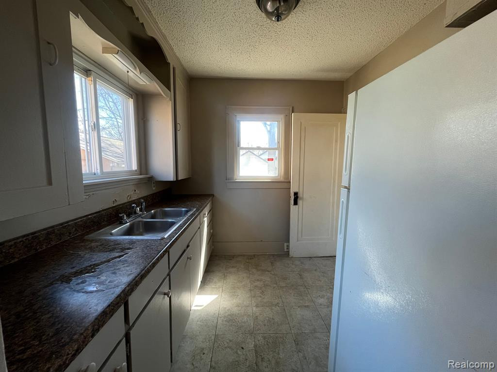 925 Barrie Avenue, Flint, MI 48507 — Photo 8