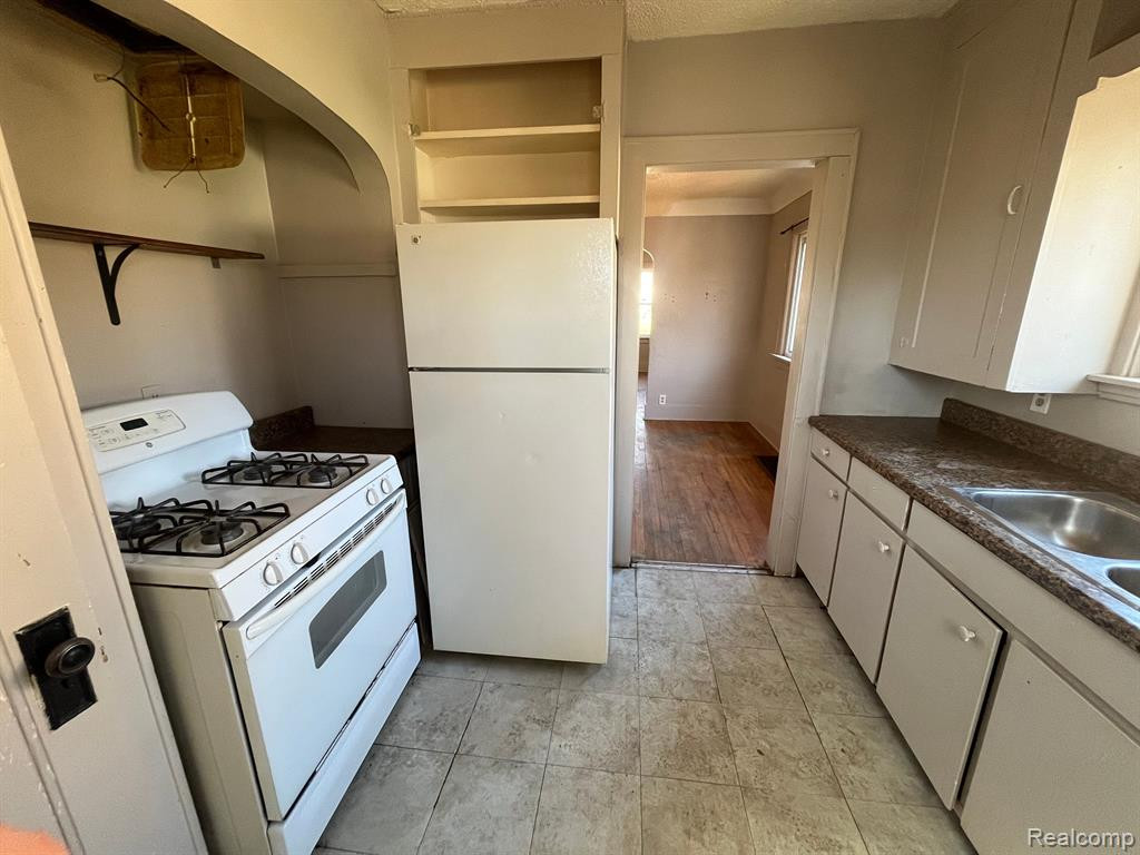 925 Barrie Avenue, Flint, MI 48507 — Photo 9