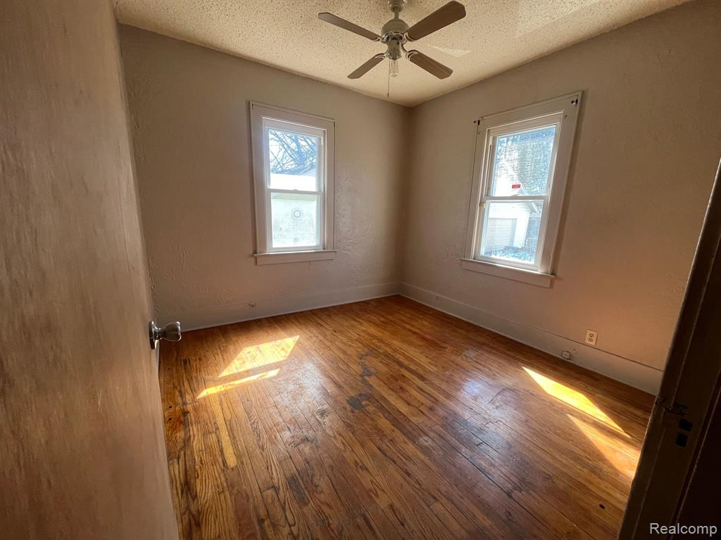 925 Barrie Avenue, Flint, MI 48507 — Photo 10