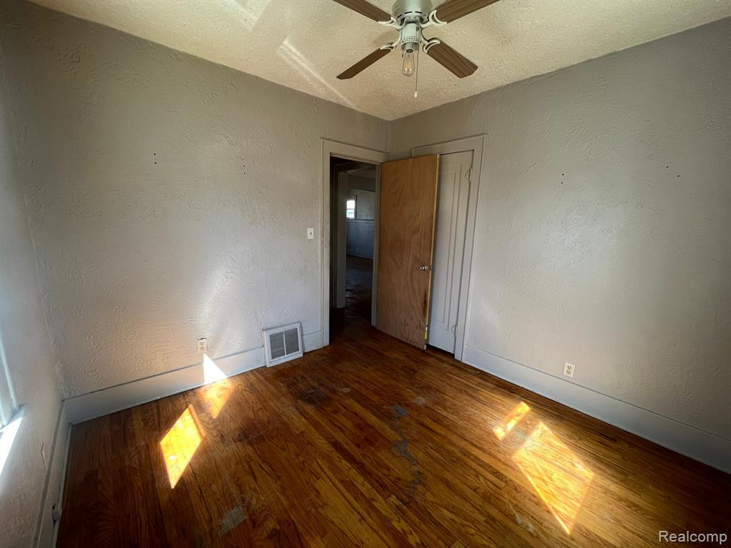 925 Barrie Avenue, Flint, MI 48507 — Photo 11