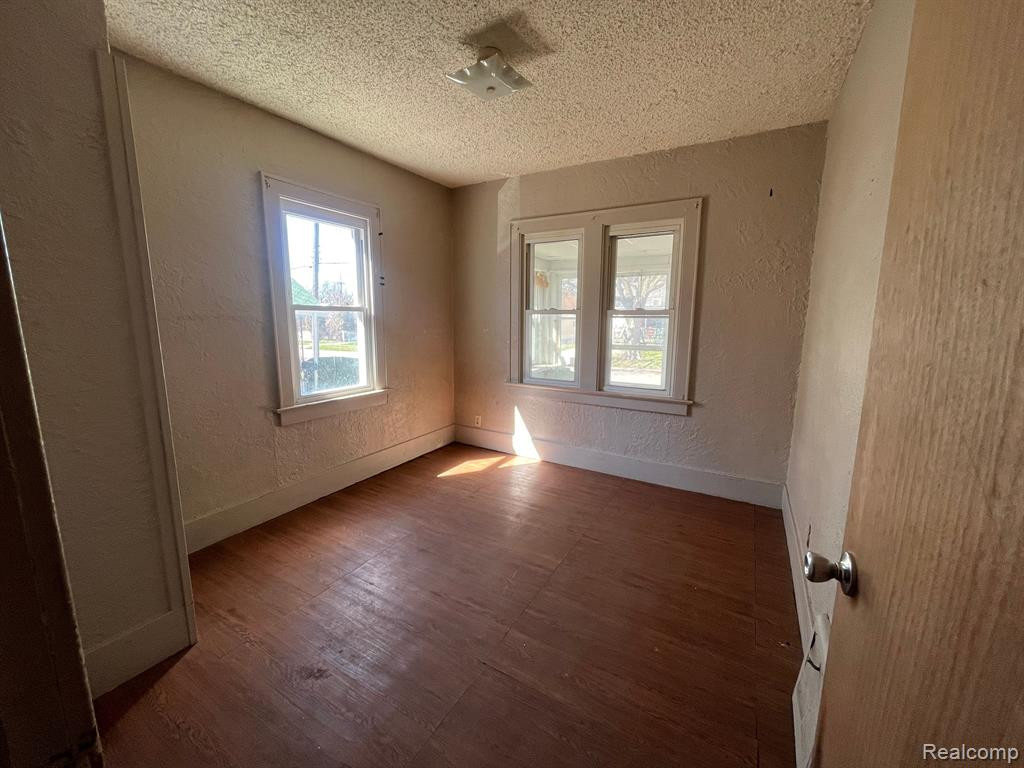 925 Barrie Avenue, Flint, MI 48507 — Photo 12