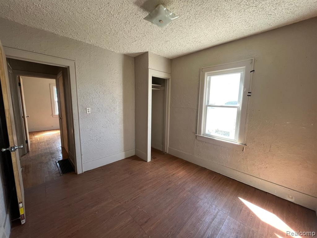 925 Barrie Avenue, Flint, MI 48507 — Photo 13