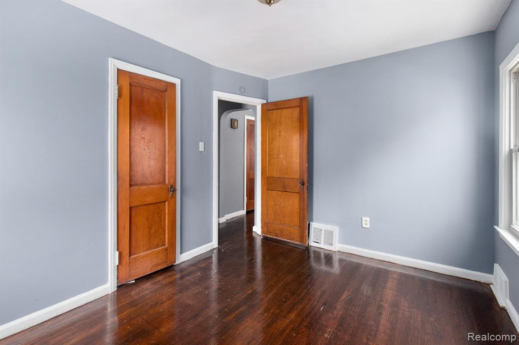 5555 FARMBROOK Street, Detroit, MI 48224 — Photo 9