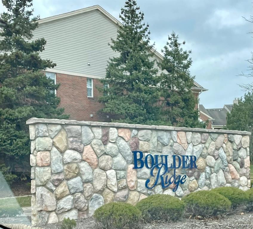 1892 FLAGSTONE Circle, 71, Rochester, MI 48307 — front exterior