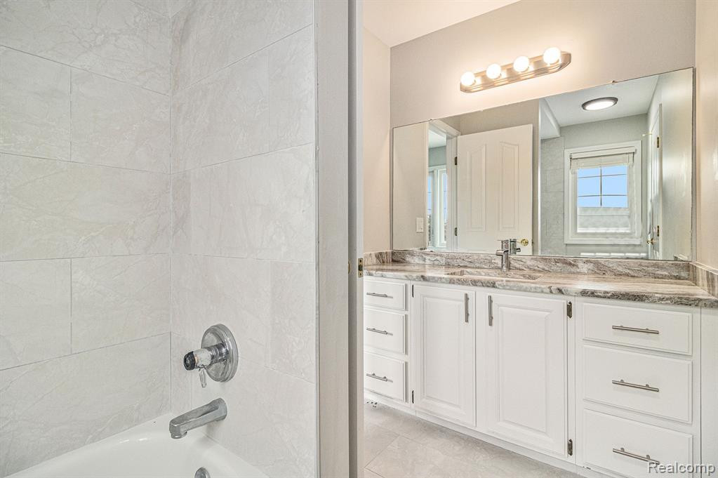 8992 QUAIL CIRCLE Court, Plymouth, MI 48170 — Photo 17