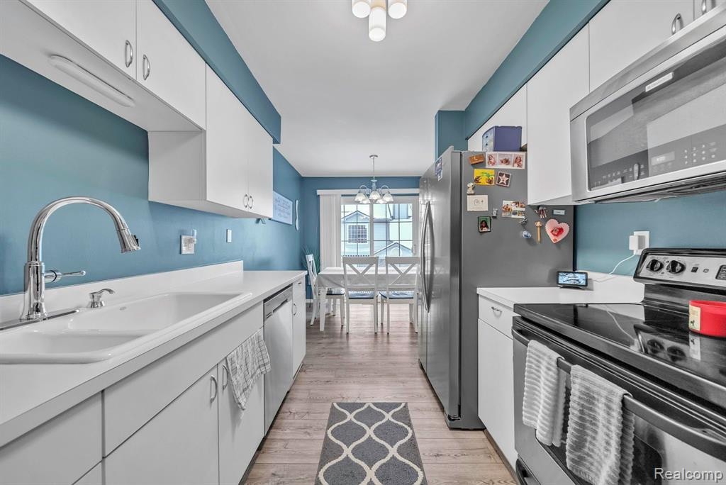 452 NICOLET Street, Unit #6, Walled Lake, MI 48390 — Photo 3