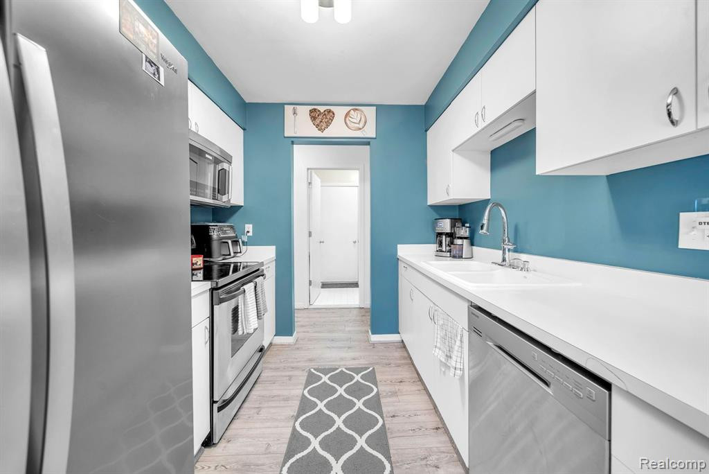 452 NICOLET Street, Unit #6, Walled Lake, MI 48390 — Photo 4
