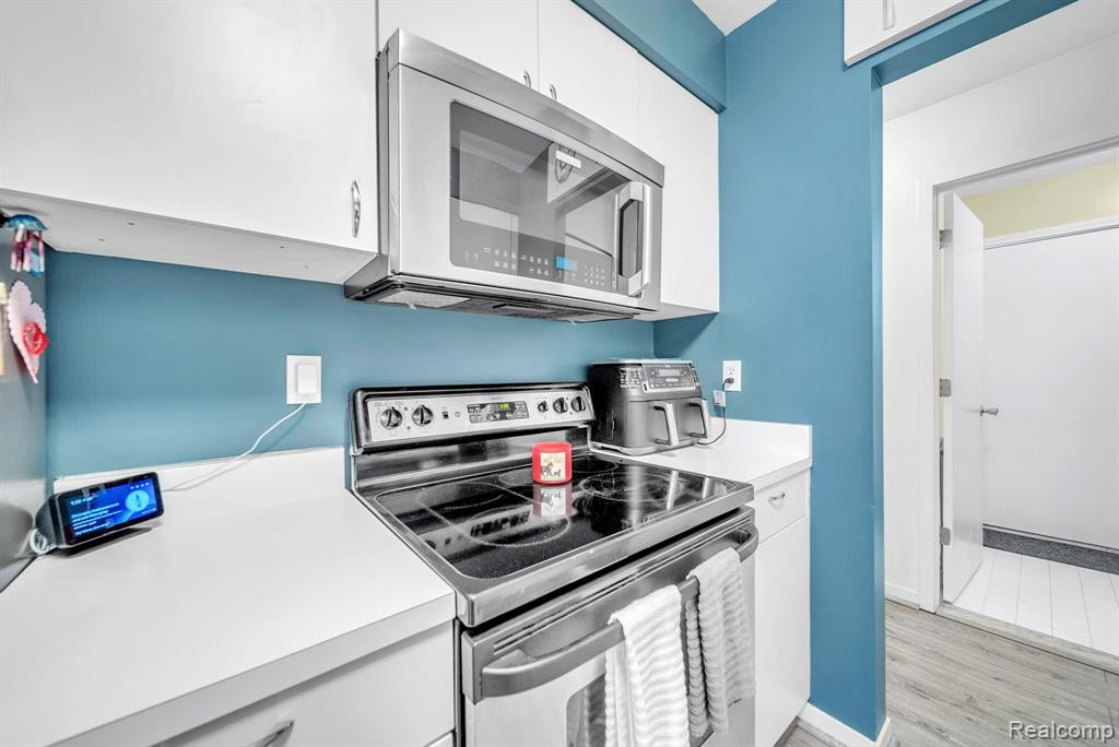 452 NICOLET Street, Unit #6, Walled Lake, MI 48390 — Photo 5