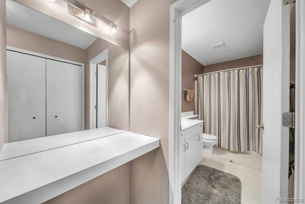452 NICOLET Street, Unit #6, Walled Lake, MI 48390 — Photo 20