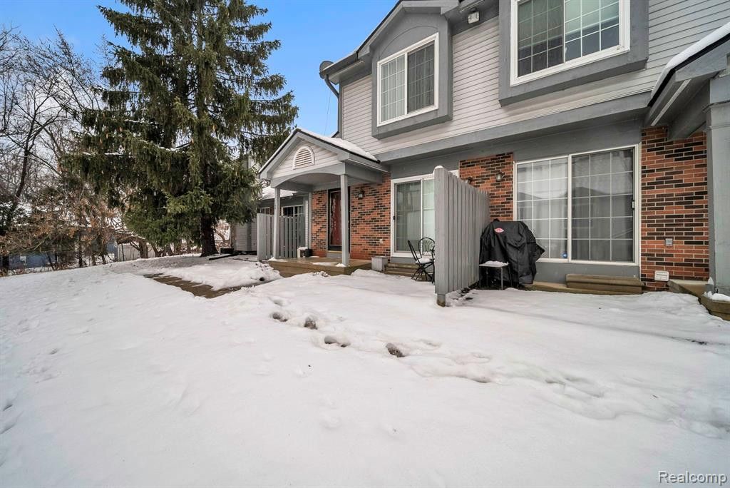 452 NICOLET Street, Unit #6, Walled Lake, MI 48390 — Photo 33
