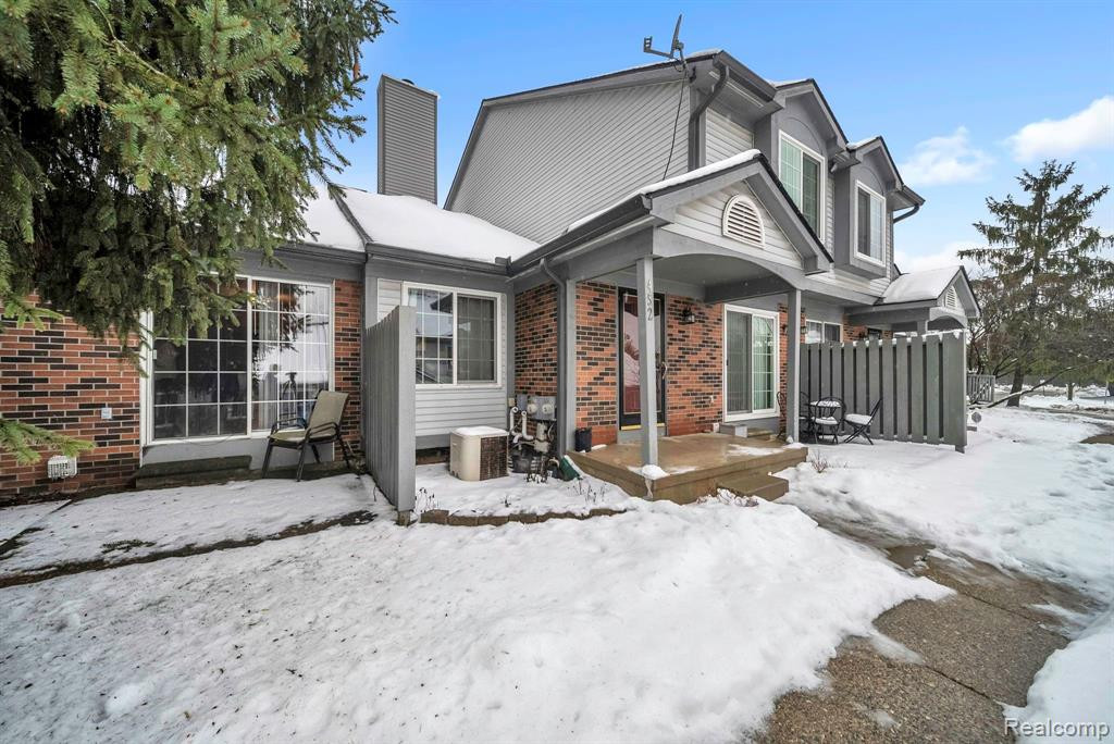 452 NICOLET Street, Unit #6, Walled Lake, MI 48390 — Photo 34