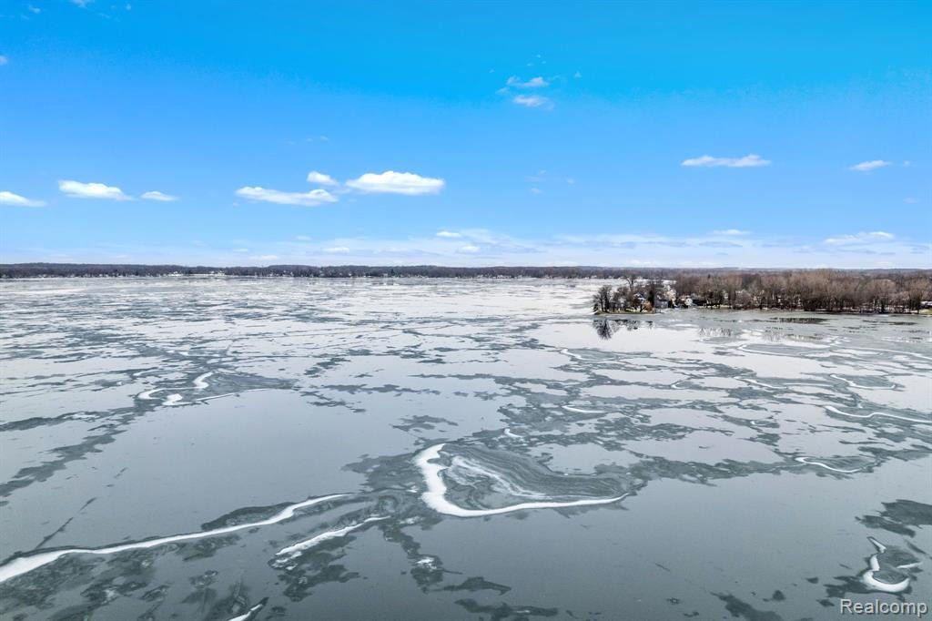 452 NICOLET Street, Unit #6, Walled Lake, MI 48390 — Photo 43