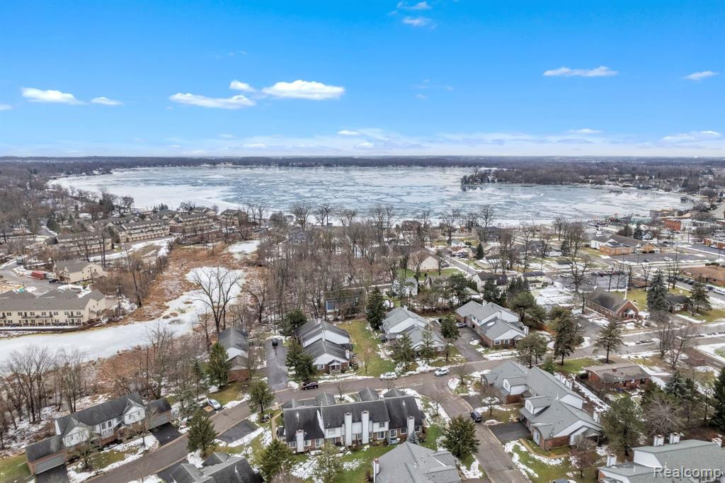 452 NICOLET Street, Unit #6, Walled Lake, MI 48390 — Photo 46