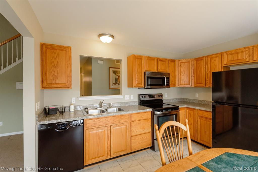 8858 HARDWOOD Drive, Van Buren, MI 48111 — Photo 6