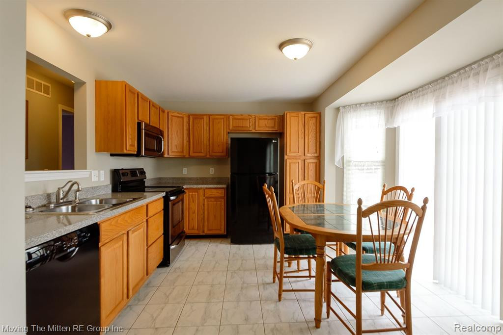8858 HARDWOOD Drive, Van Buren, MI 48111 — Photo 7