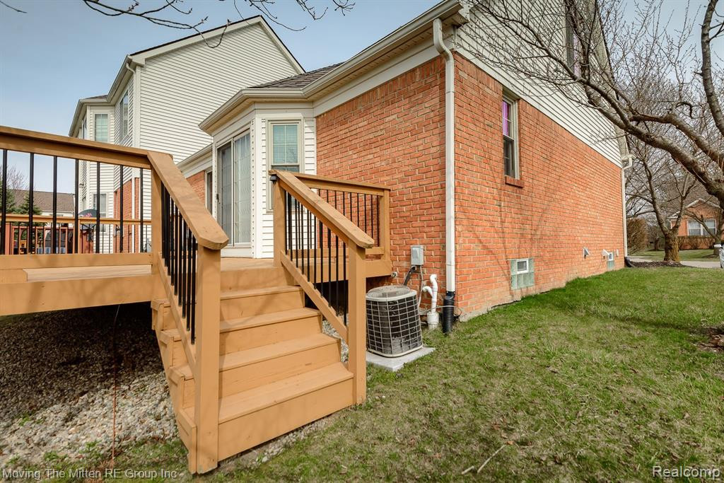 8858 HARDWOOD Drive, Van Buren, MI 48111 — Photo 24