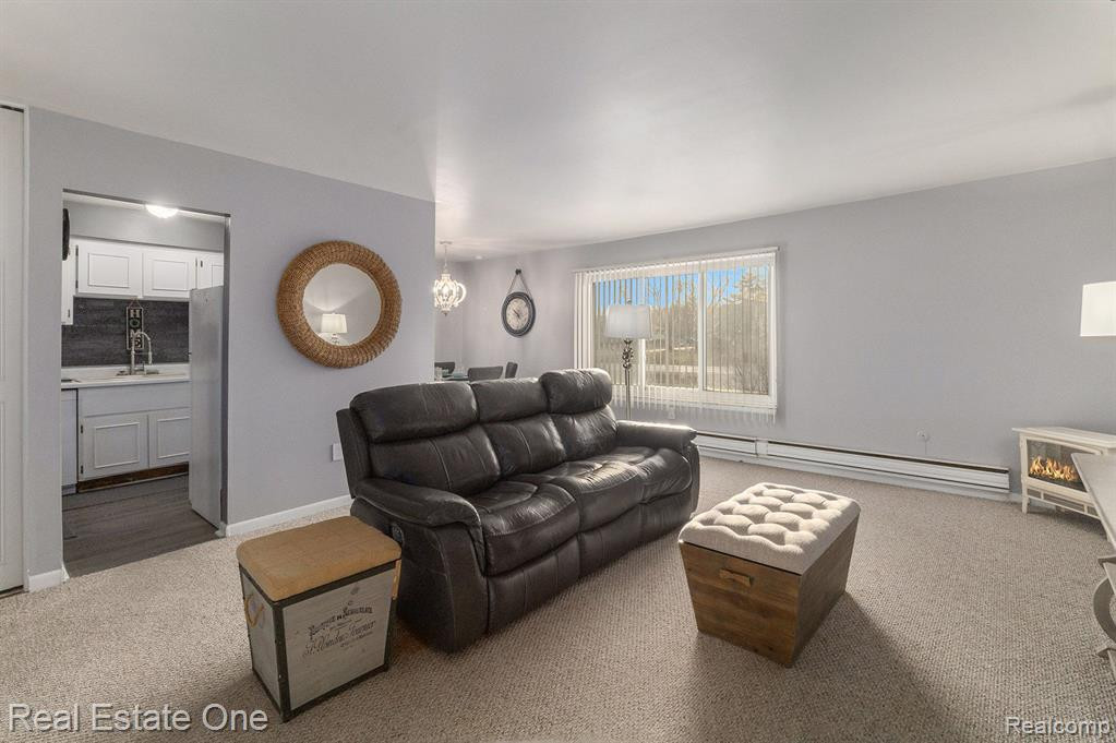 1802 COLONIAL VILLAGE Way, 1, Waterford, MI 48328 — Photo 4