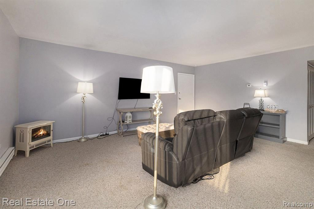 1802 COLONIAL VILLAGE Way, 1, Waterford, MI 48328 — Photo 6