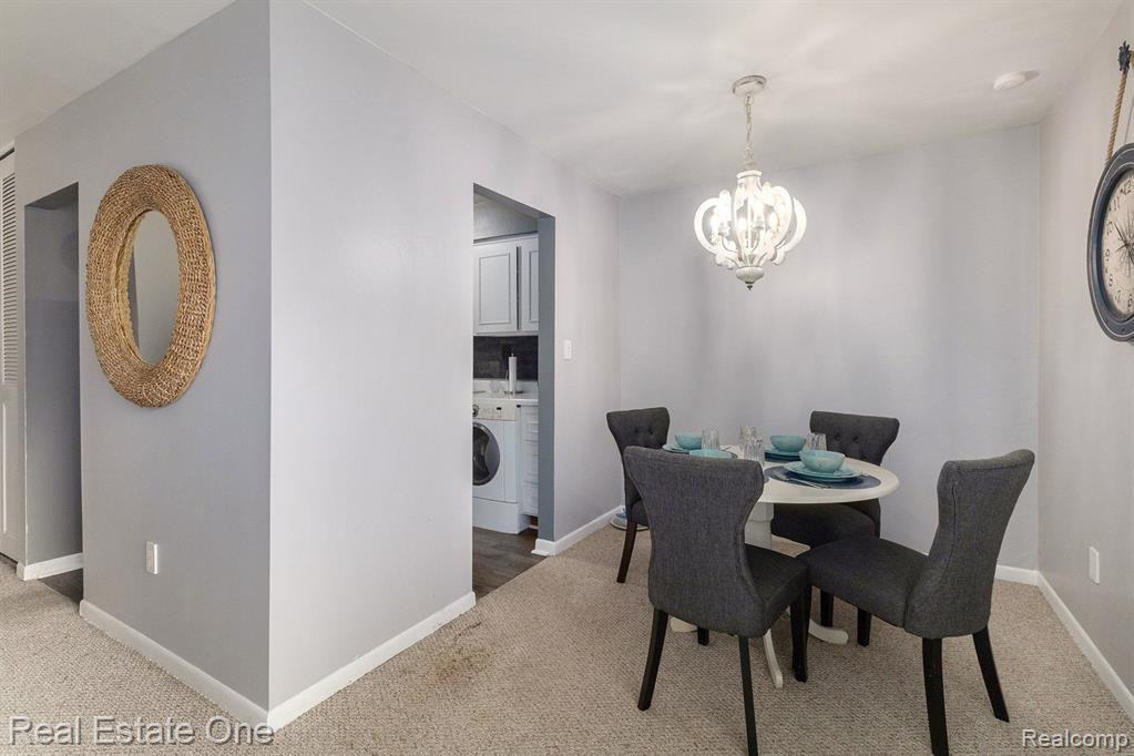 1802 COLONIAL VILLAGE Way, 1, Waterford, MI 48328 — Photo 9