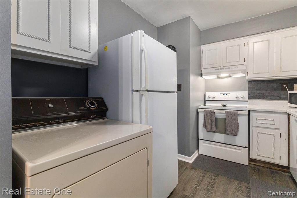 1802 COLONIAL VILLAGE Way, 1, Waterford, MI 48328 — Photo 12
