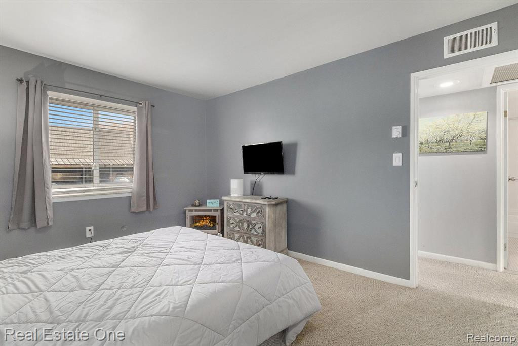 1802 COLONIAL VILLAGE Way, 1, Waterford, MI 48328 — Photo 16