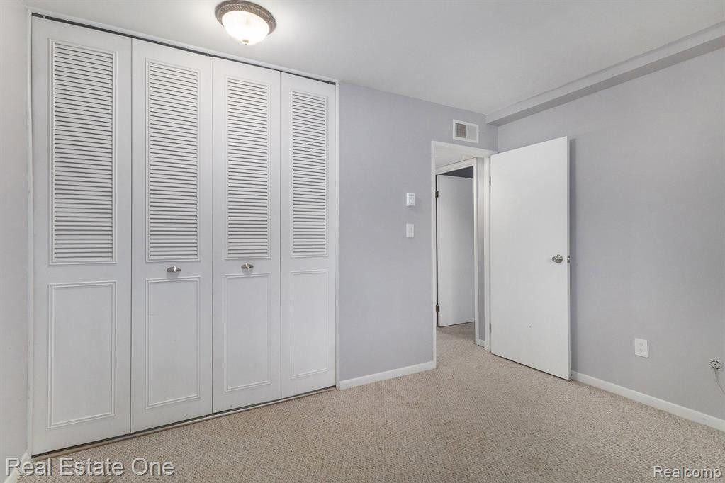 1802 COLONIAL VILLAGE Way, 1, Waterford, MI 48328 — Photo 20