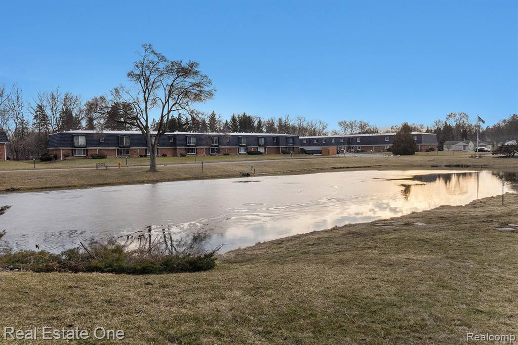 1802 COLONIAL VILLAGE Way, 1, Waterford, MI 48328 — Photo 21