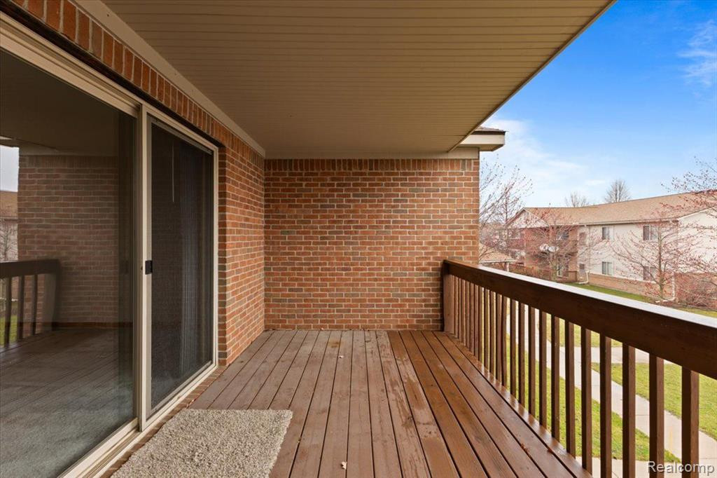 9678 SAWGRASS Court, 5, Belleville, MI 48111 — Photo 16