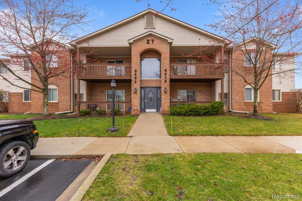 9678 SAWGRASS Court, 5, Belleville, MI 48111 — Photo 18