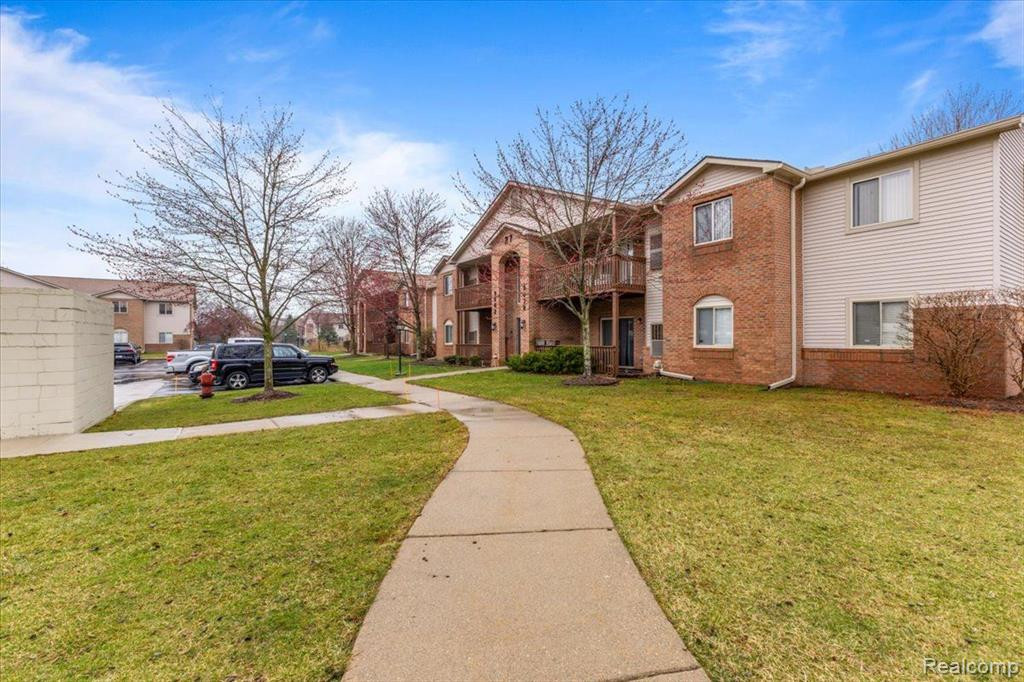 9678 SAWGRASS Court, 5, Belleville, MI 48111 — Photo 20