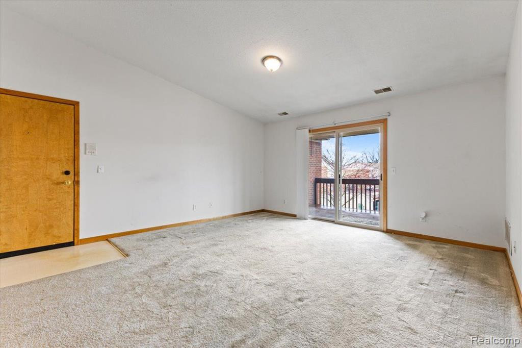 9678 SAWGRASS Court, 5, Belleville, MI 48111 — Photo 3