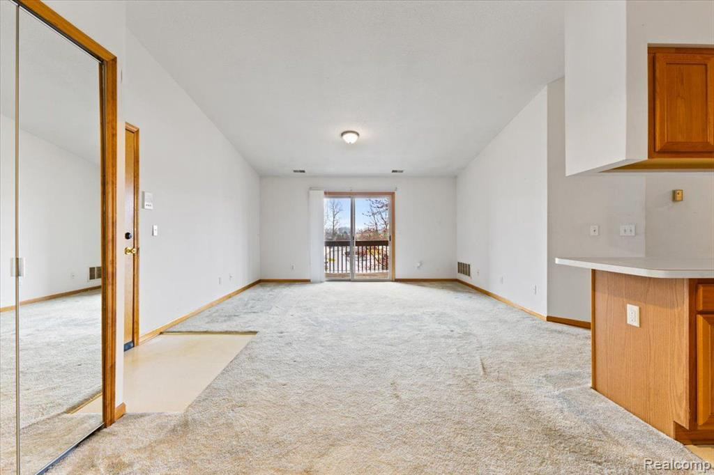 9678 SAWGRASS Court, 5, Belleville, MI 48111 — Photo 6