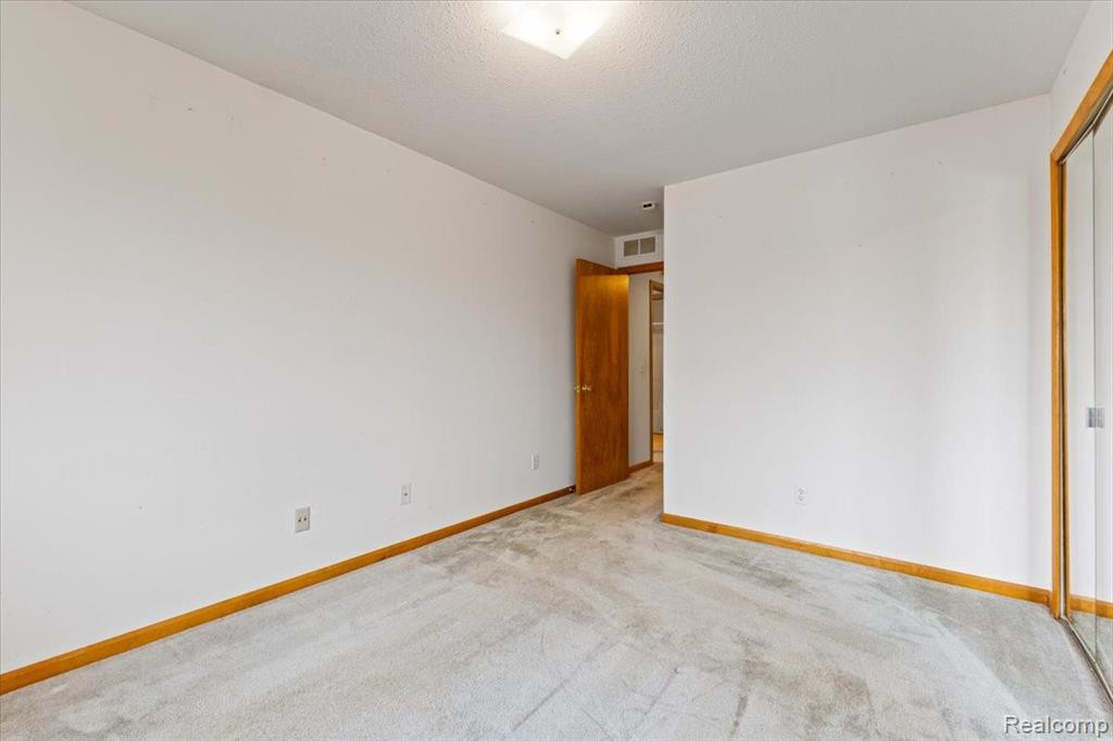 9678 SAWGRASS Court, 5, Belleville, MI 48111 — Photo 13