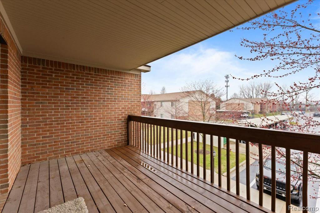9678 SAWGRASS Court, 5, Belleville, MI 48111 — Photo 15