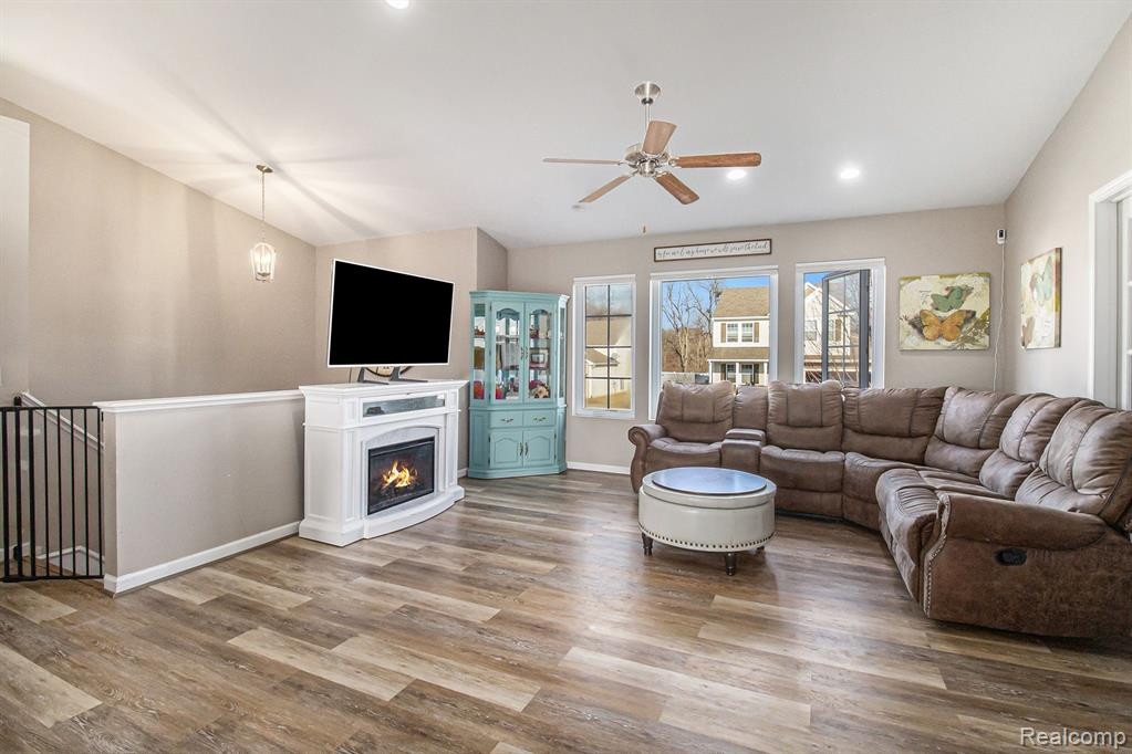 3739 AMBER OAKS Drive, Howell, MI 48855 — Photo 3