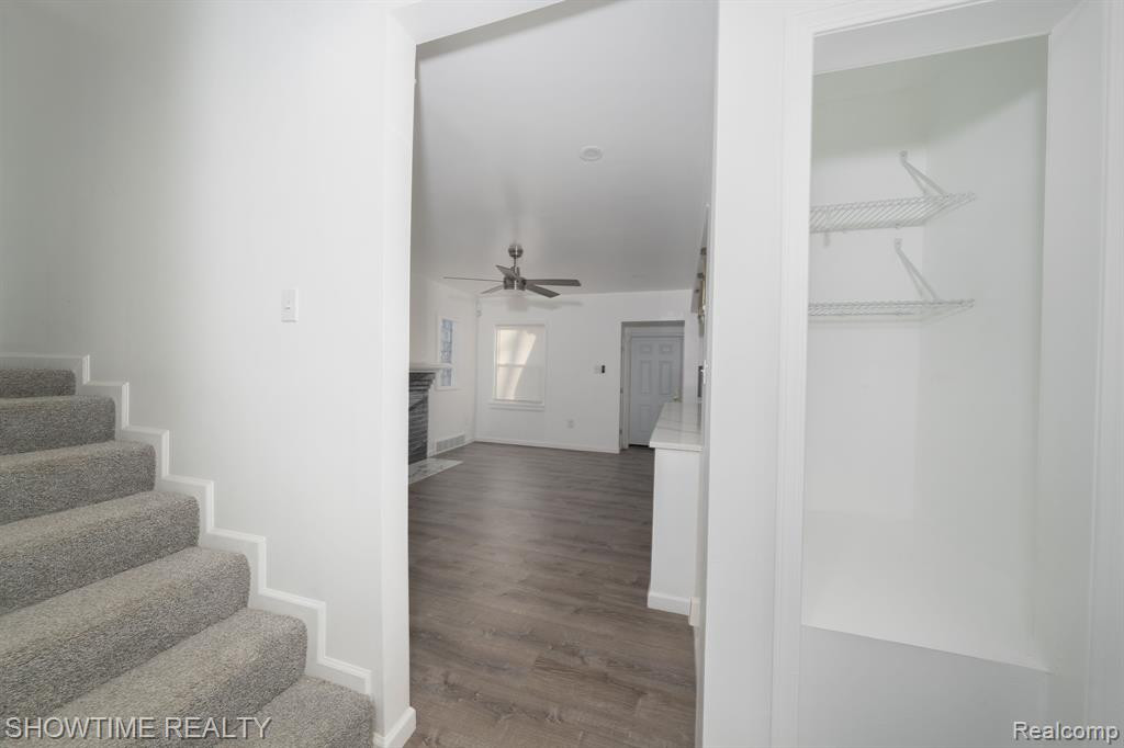 9569 MANSFIELD Street, Detroit, MI 48227 — Photo 9