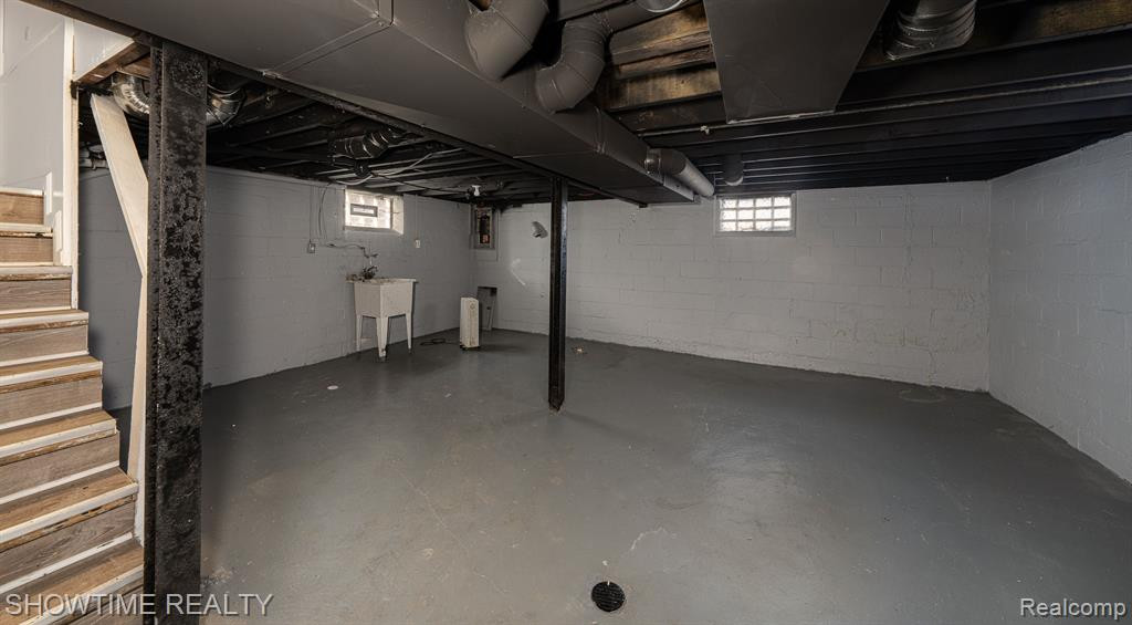 9569 MANSFIELD Street, Detroit, MI 48227 — Photo 15