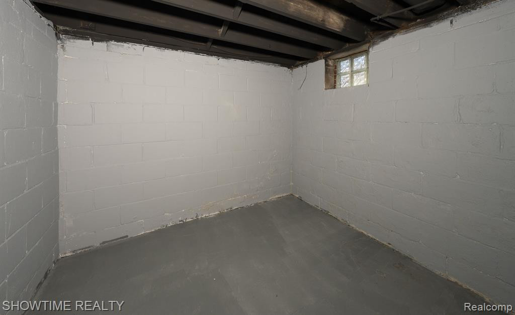9569 MANSFIELD Street, Detroit, MI 48227 — Photo 16