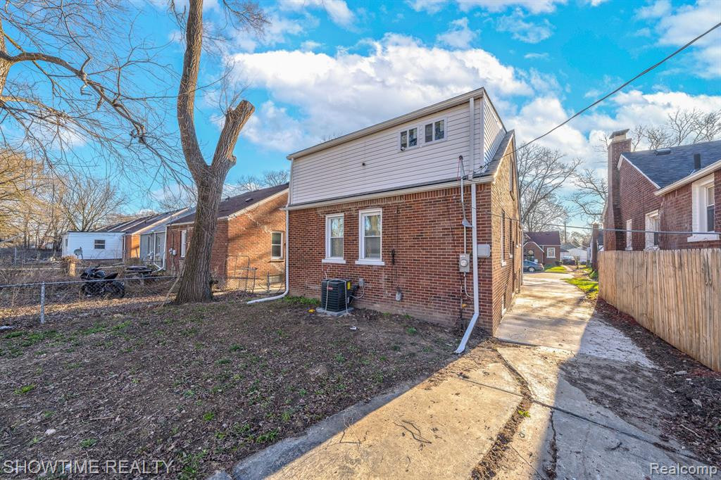 9569 MANSFIELD Street, Detroit, MI 48227 — Photo 19