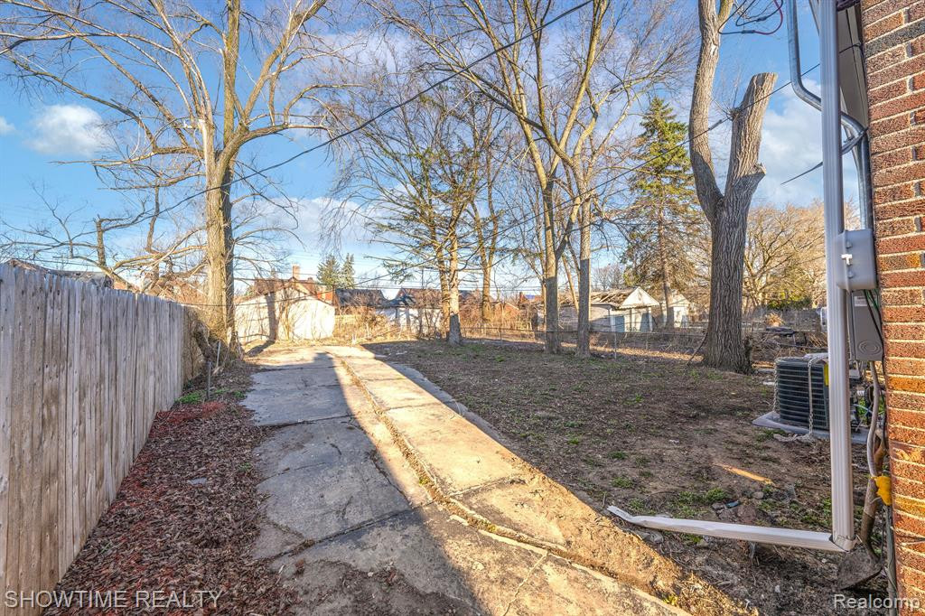 9569 MANSFIELD Street, Detroit, MI 48227 — Photo 21